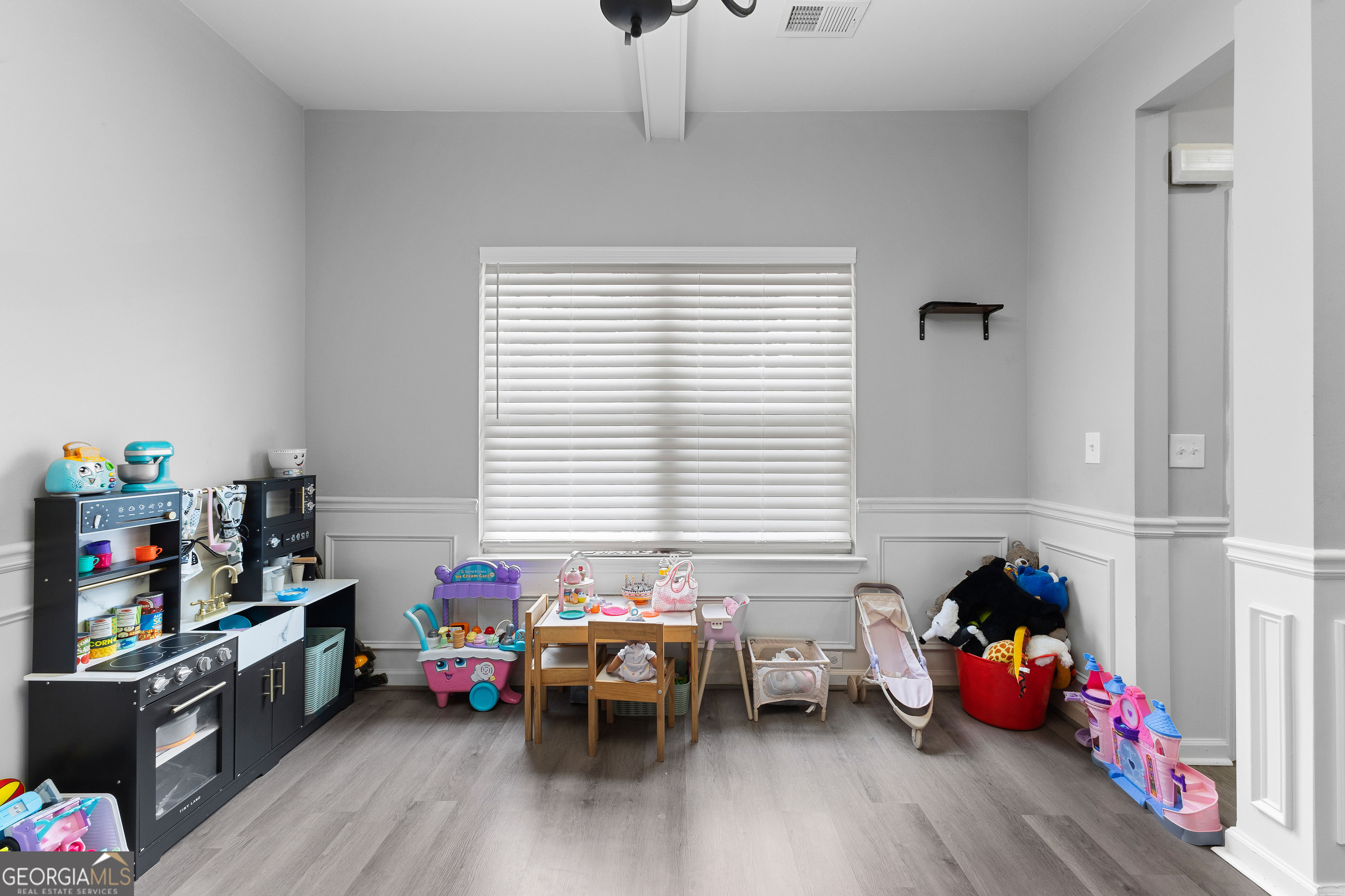 Newnan, Georgia 30263, United States, 4 Bedrooms Bedrooms, ,3 BathroomsBathrooms,Residential,Active,167612