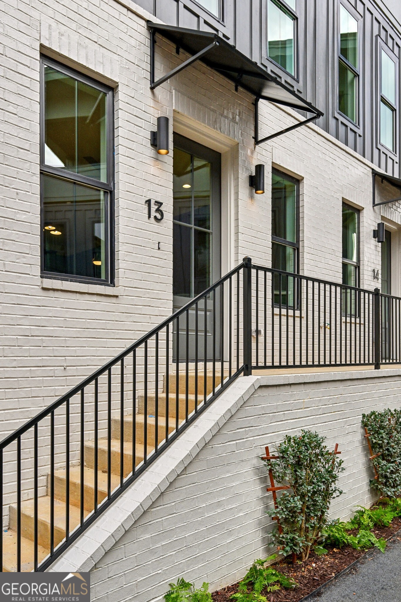 1160 Boulevard SE 13