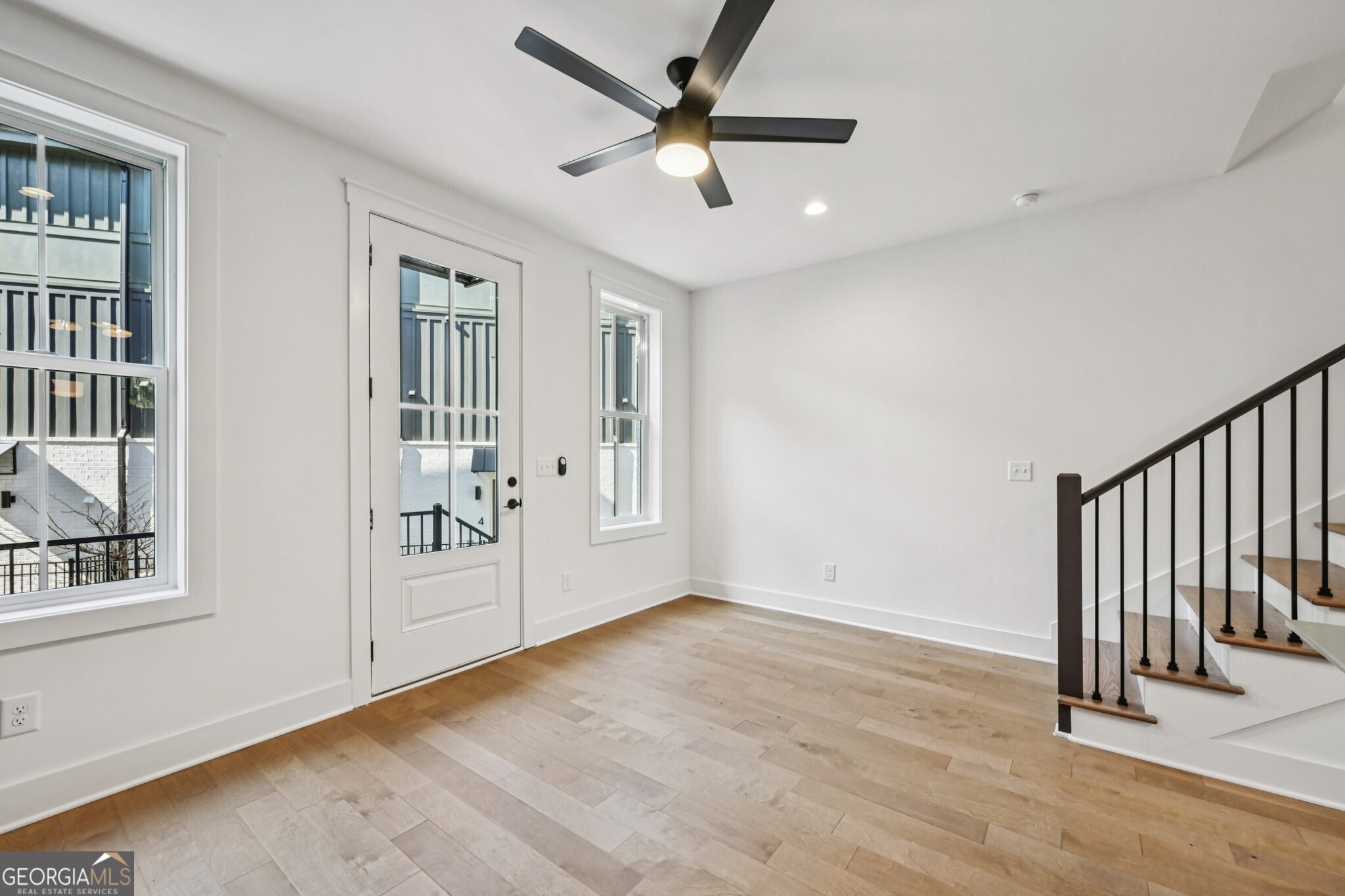 1160 Boulevard SE 13