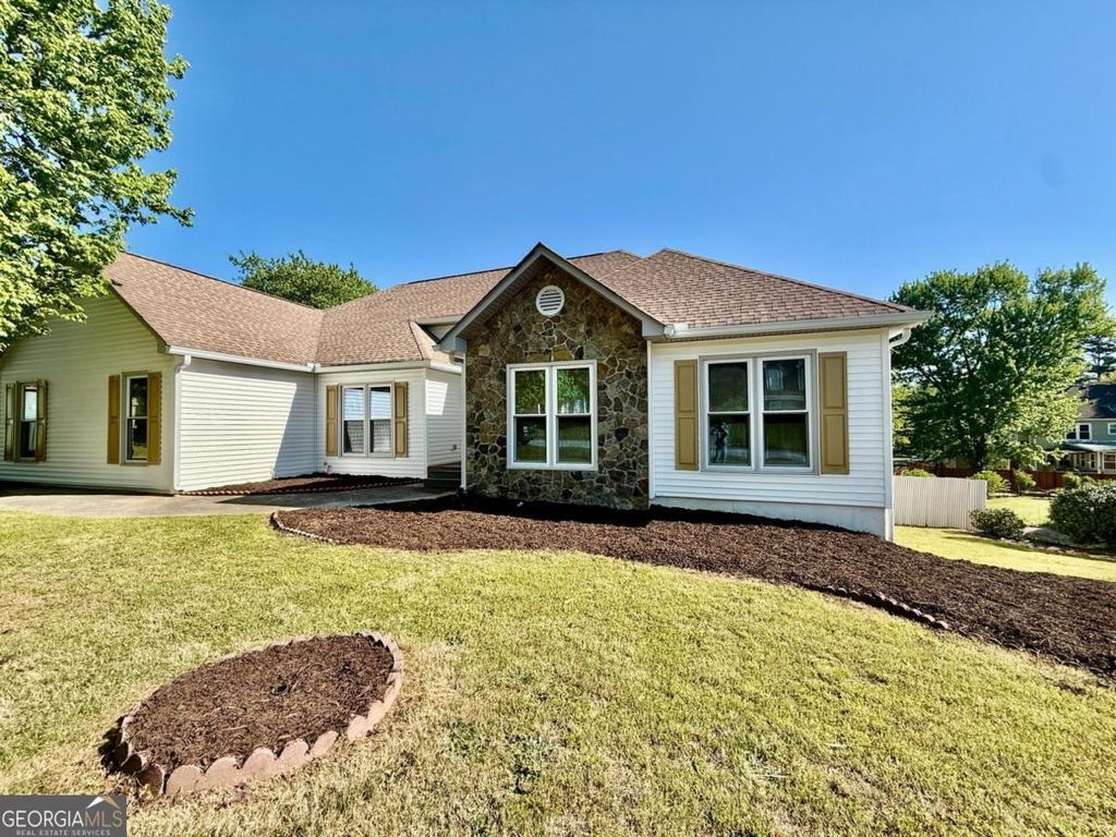 Photo of 2965 Hunters Pond Court, Snellville, GA 30078 (MLS # 10730283)