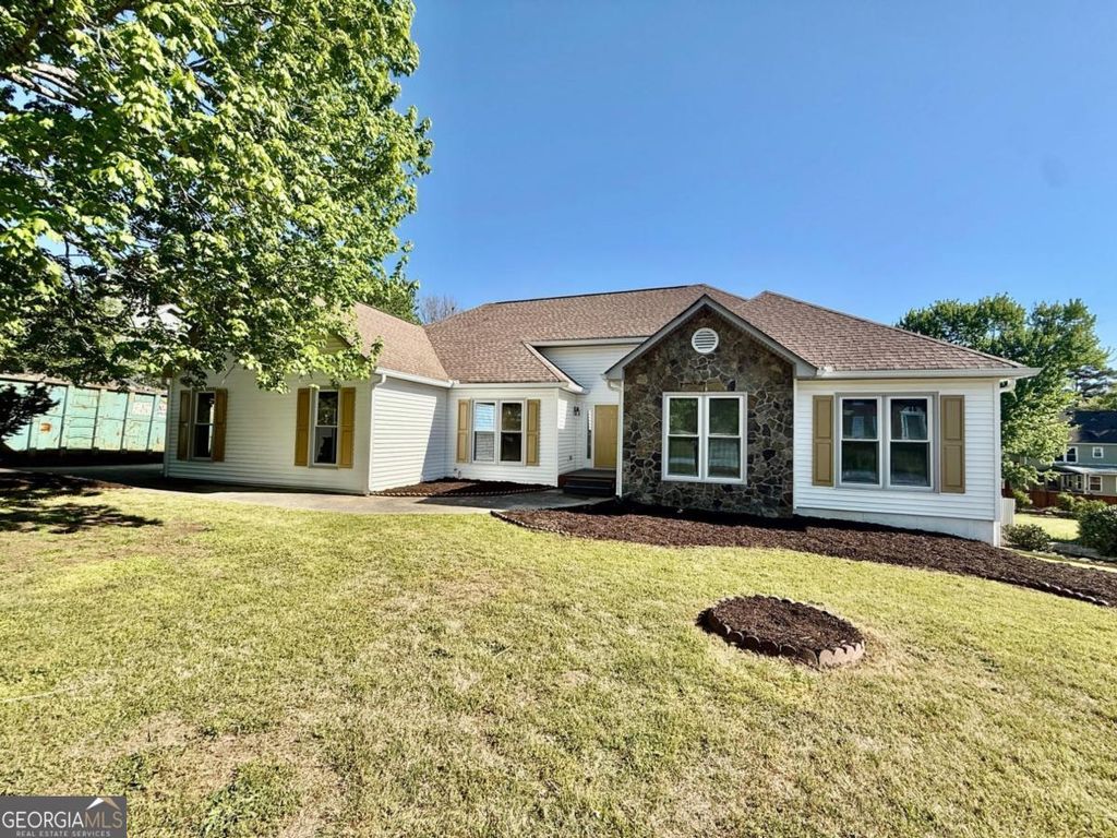 Photo of 2965 Hunters Pond Court, Snellville, GA 30078 (MLS # 10730283)