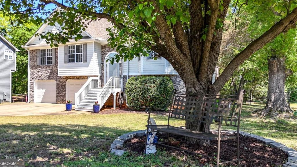 Photo of 35 Meadowbridge Drive SW, Cartersville, GA 30120 (MLS # 10731105)