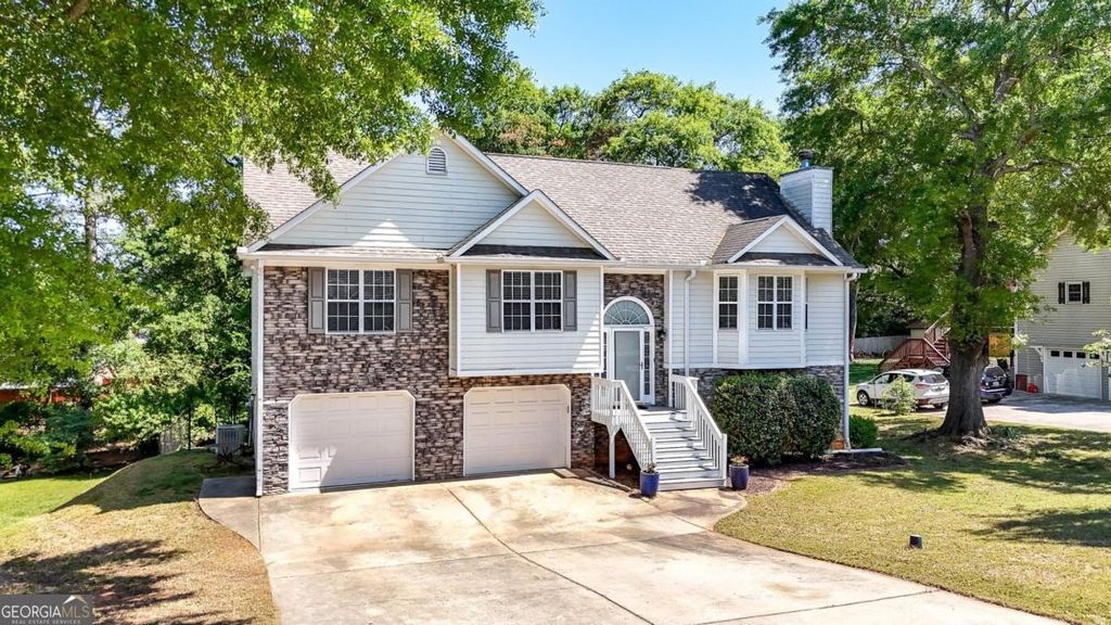 Photo of 35 Meadowbridge Drive SW, Cartersville, GA 30120 (MLS # 10731105)