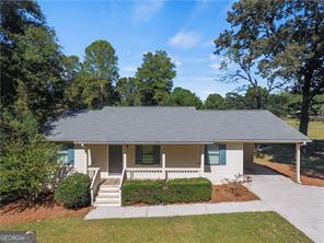 Renovated ranch with private, fat front and back yard located in the heart of Oakwood. Minutes from shopping, grocery stores, interstates, restaurants, etc. NO HOA!! This house was just completely renovated ON 2023 with: New Granite Countertops, New Appliances, New HVAC, New Glass Windows, New Fixtures, Updated Electrical, New Closet Shelving, New Bathrooms, Refloored Porch, Recently Pressure Washed. Large walk in crawl space for storage.