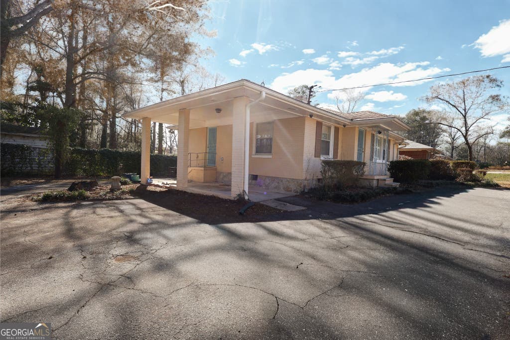 Photo of 1077 Helen Street, Morrow, GA 30260 (MLS # 10796433)
