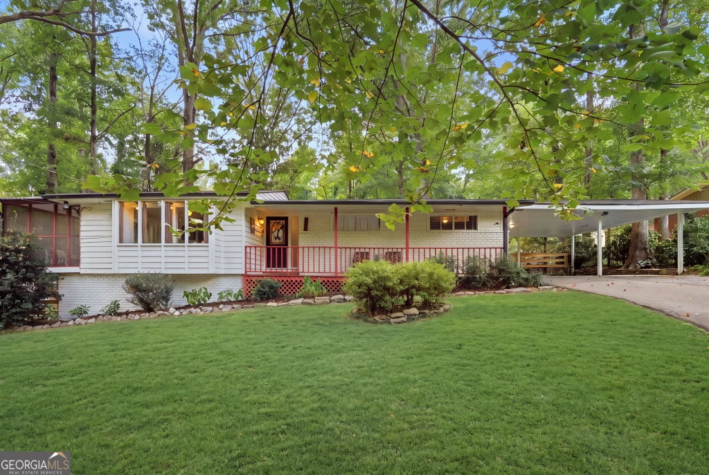 Photo of 872 E Morningside Drive, Lawrenceville, GA 30043 (MLS # 10847451)