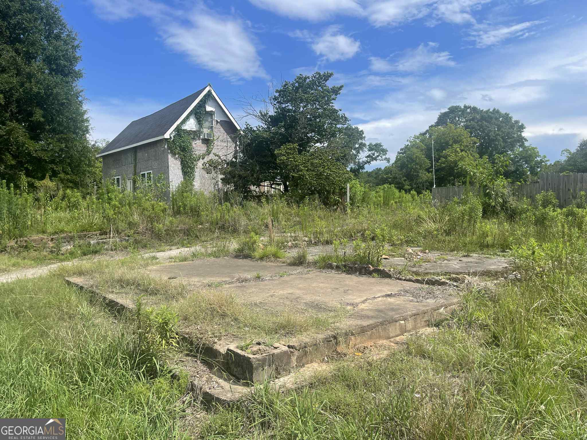 ***HOUSE WILL NEED TO BE TORN DOWN***THIS IS A 1.65 ACRE TRACT THAT HAS COUNTY WATER AT THE STREET***NO POWER OR SEWAGE IS PRESENT BUT POWER IS AVAILABLE ***NEW OWNER WILL NEED TO HAVE SEPTIC TANK INSTALLED***GREAT LEVEL BUILDING LOT OR THERE MAYBE THE POSSIBILITY OF SETTING UP YOUR MOBILE/MANUFACTURED HOME, PLEASE VERIFY WITH THE COUNTY ON THAT***WARNING***DO NOT ENTER HOME***PLEASE DO NOT ALLOW YOUR CLIENTS/CUSTOMERS ENTER THIS HOME AS THE SELLER IS UNSURE OF THE CONDITION OR IF IT IS SAFE OR NOT!!!!