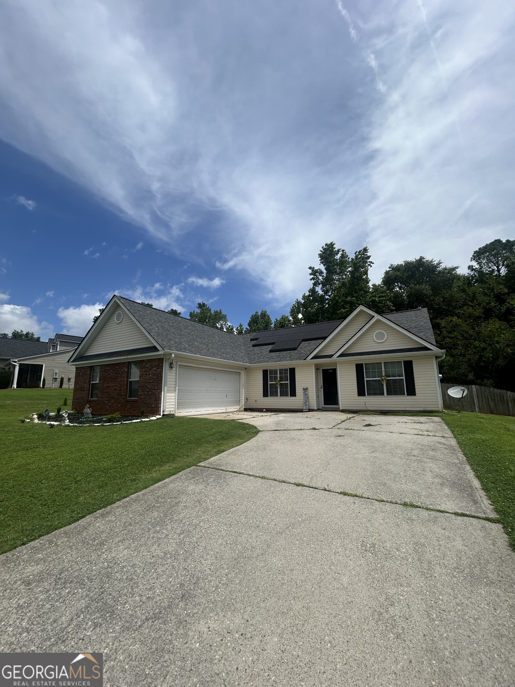 Location is key! Right between Tallassee and Jeferson Rd, in the popular Lavender Glen subdivision; we will find this beautiful 3 bedroom- 2 bathroom ranch. It has everything a young family needs. Attached 2 car garage, checked. big-leveled backyard for your kids and furry babies, checked. Solar panels to help you save money in power bills, checked. Quiet neighborhood, checked. Don't forget that they just opened a new shopping center just down the street. You cannot wait for this great opportunity before it is too late.