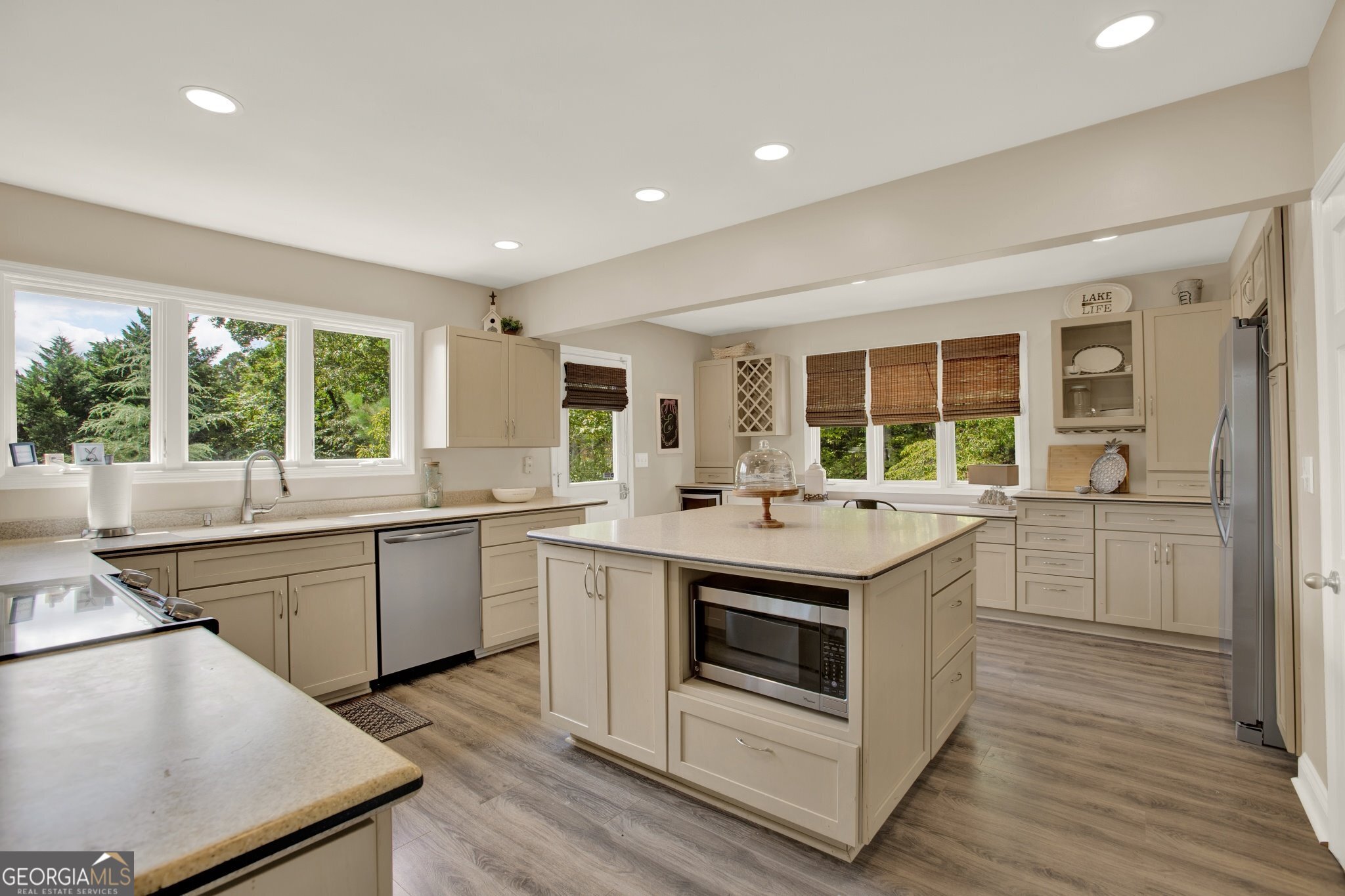 117 LAKEVIEW CIR