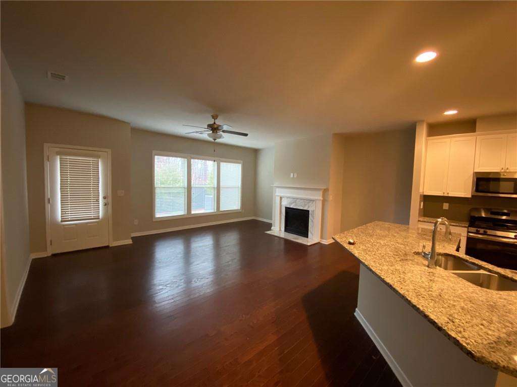 Abbotts Square - Residential Lease