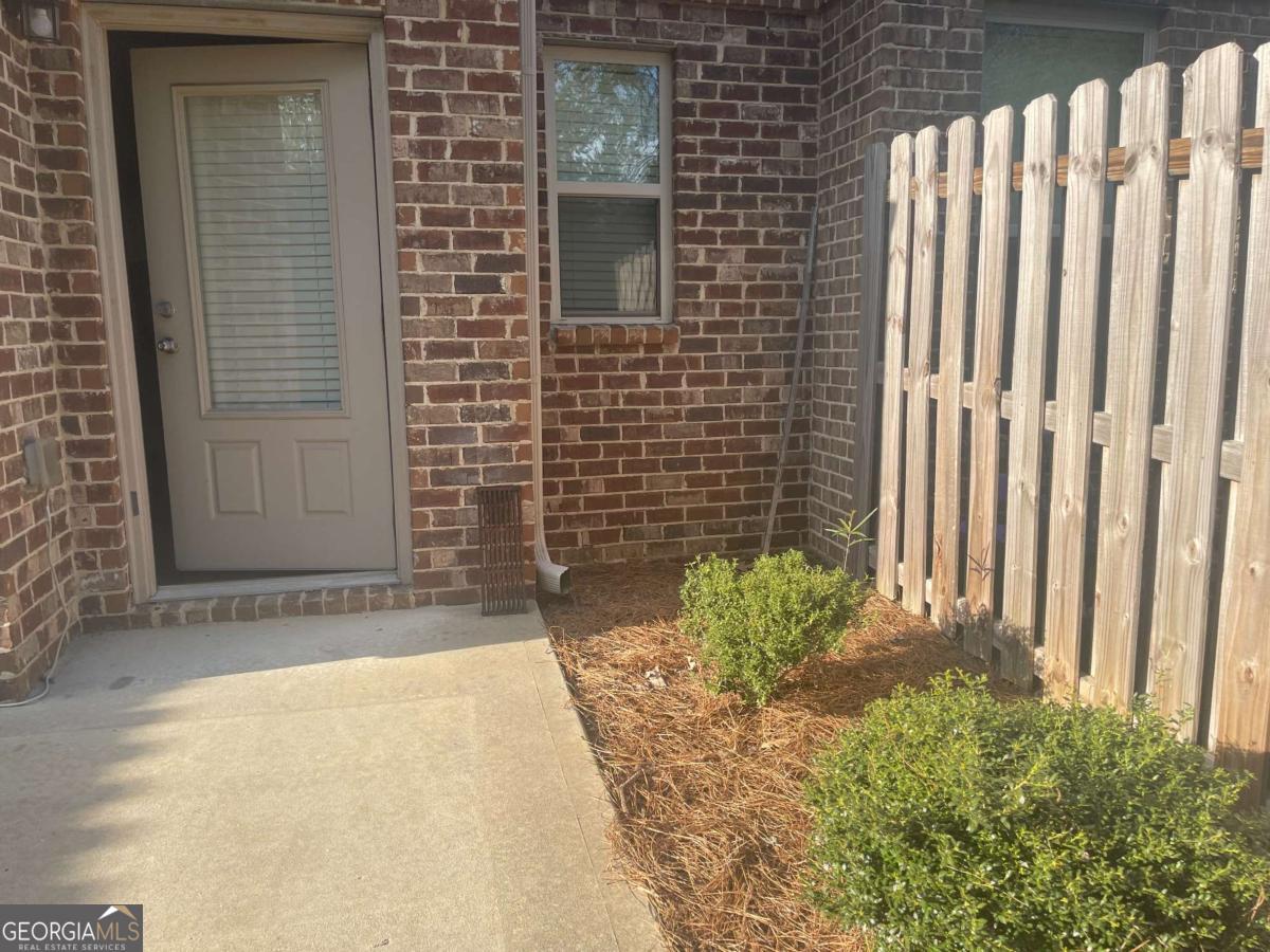 Abbotts Square - Residential Lease