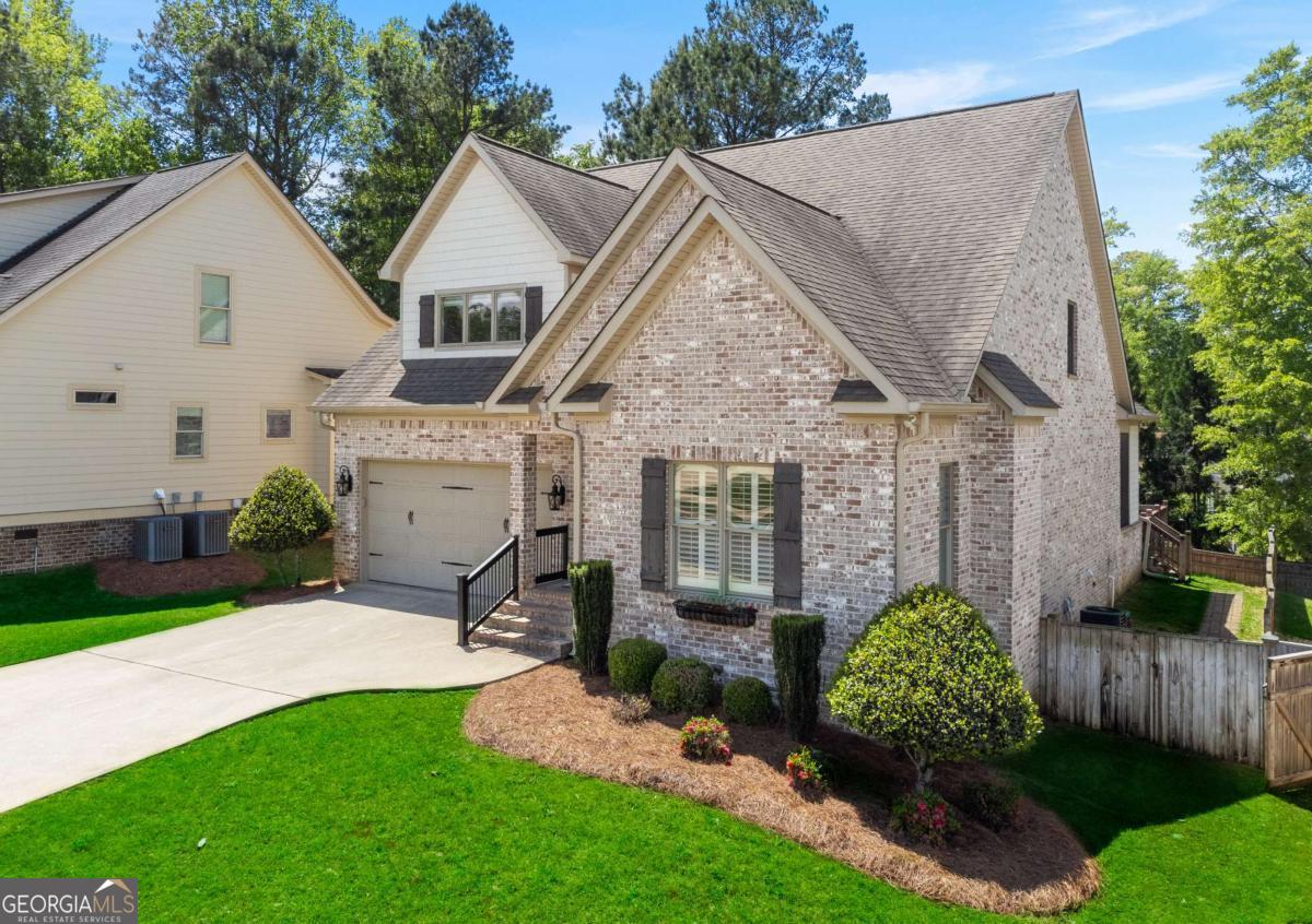 371 Carillon LN