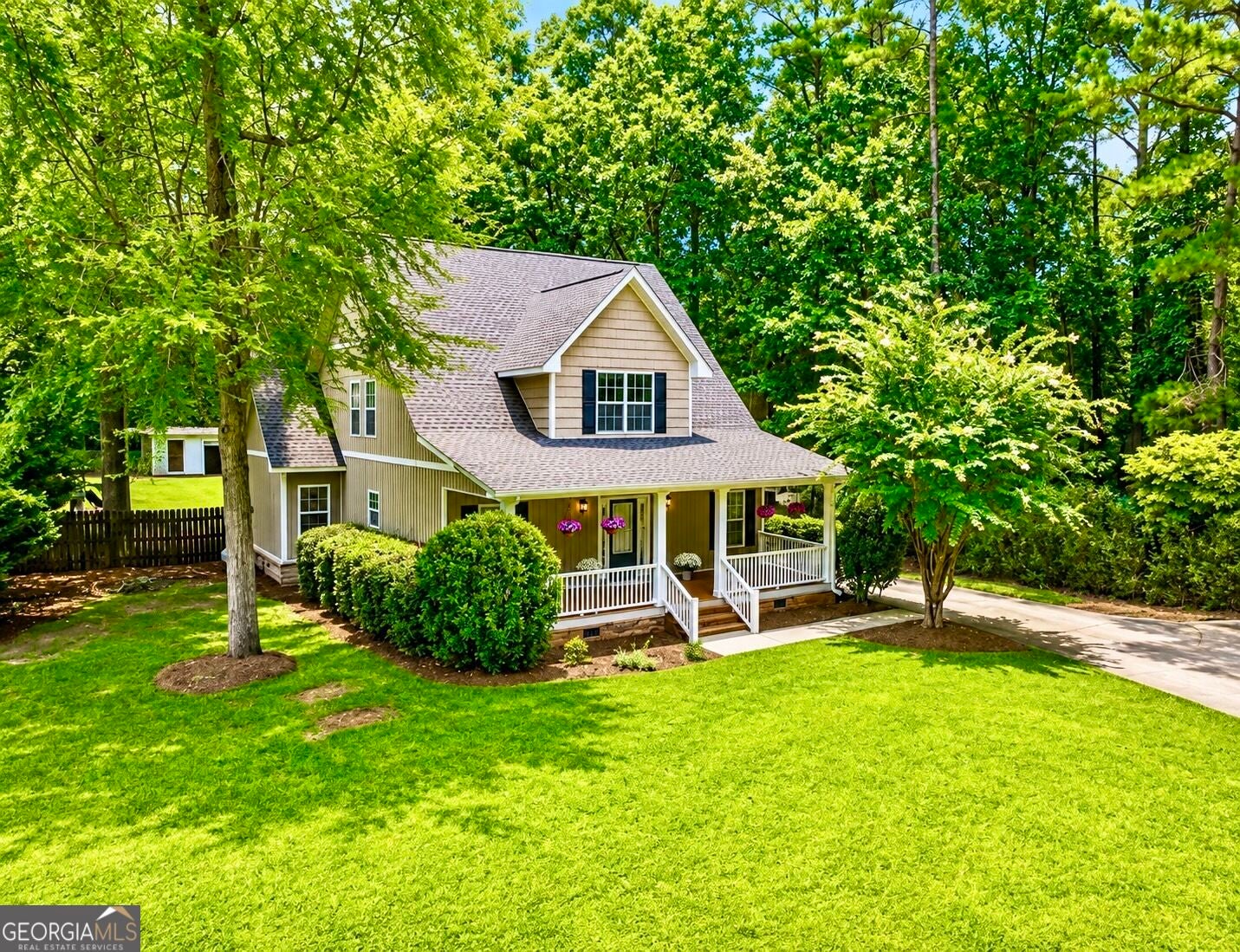 150 W Lakeview DR NE