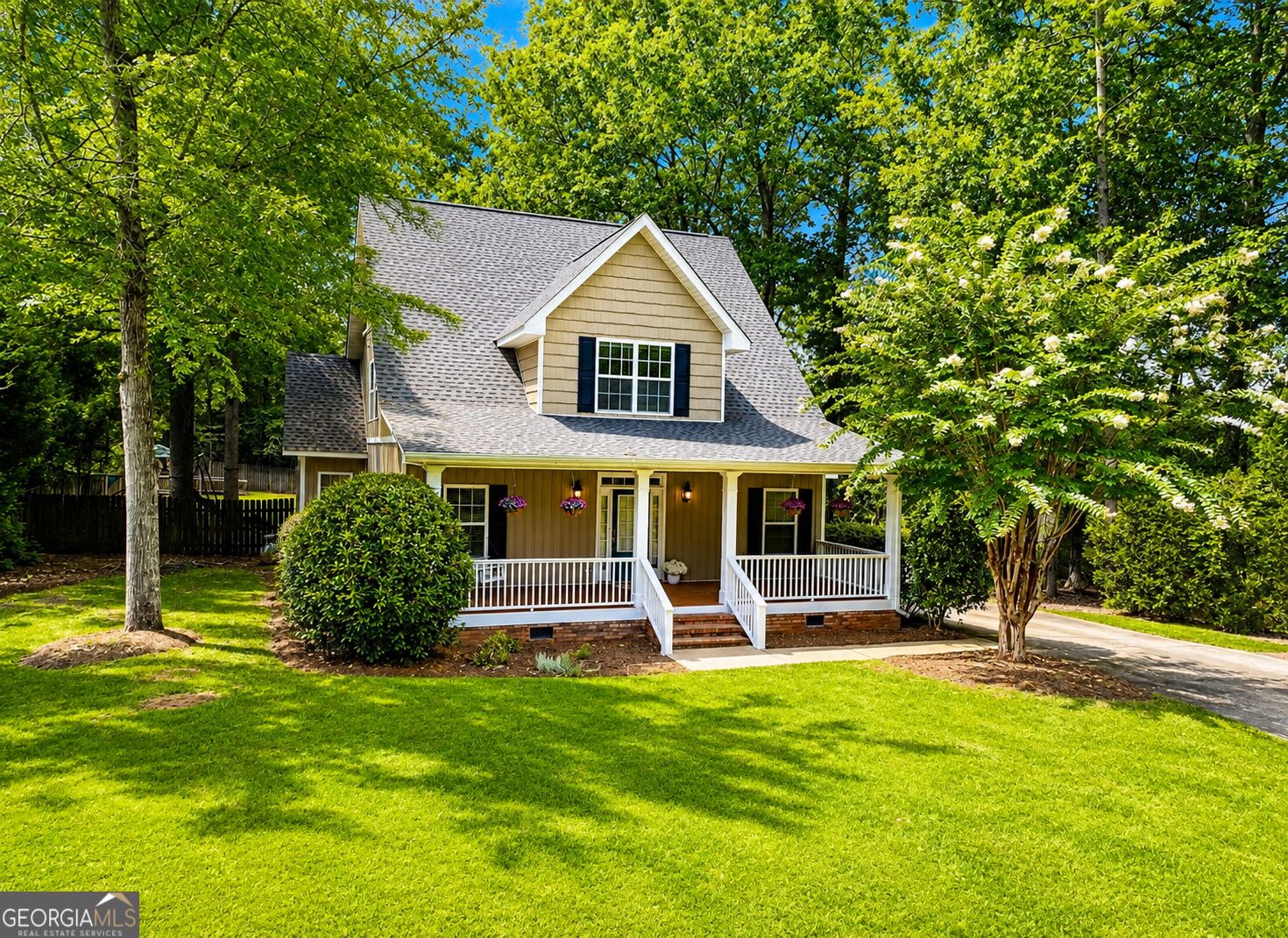 150 W Lakeview DR NE