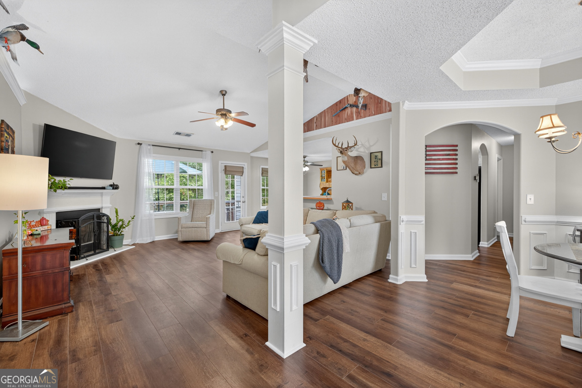 1143 Bradford Park DR