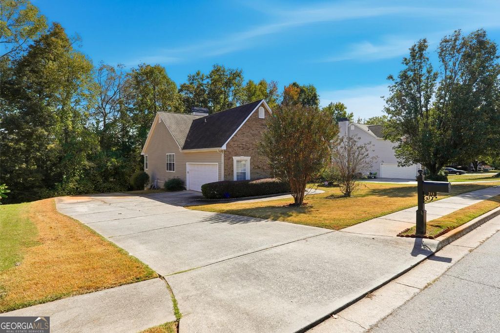 Photo of 213 Sunderland Way, Stockbridge, GA 30281 (MLS # 10632329)