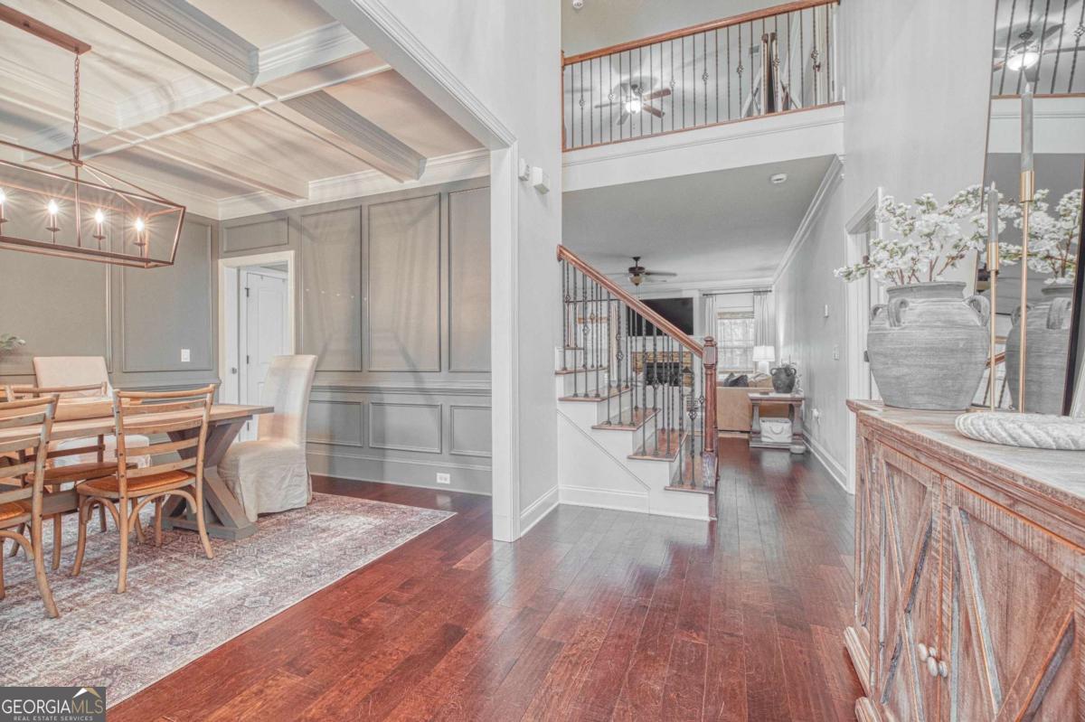 1381 Mayfair WAY