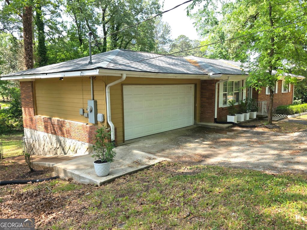 Photo of 3596 Indian Rock Rd Road SW, Atlanta, GA 30331 (MLS # 10754250)