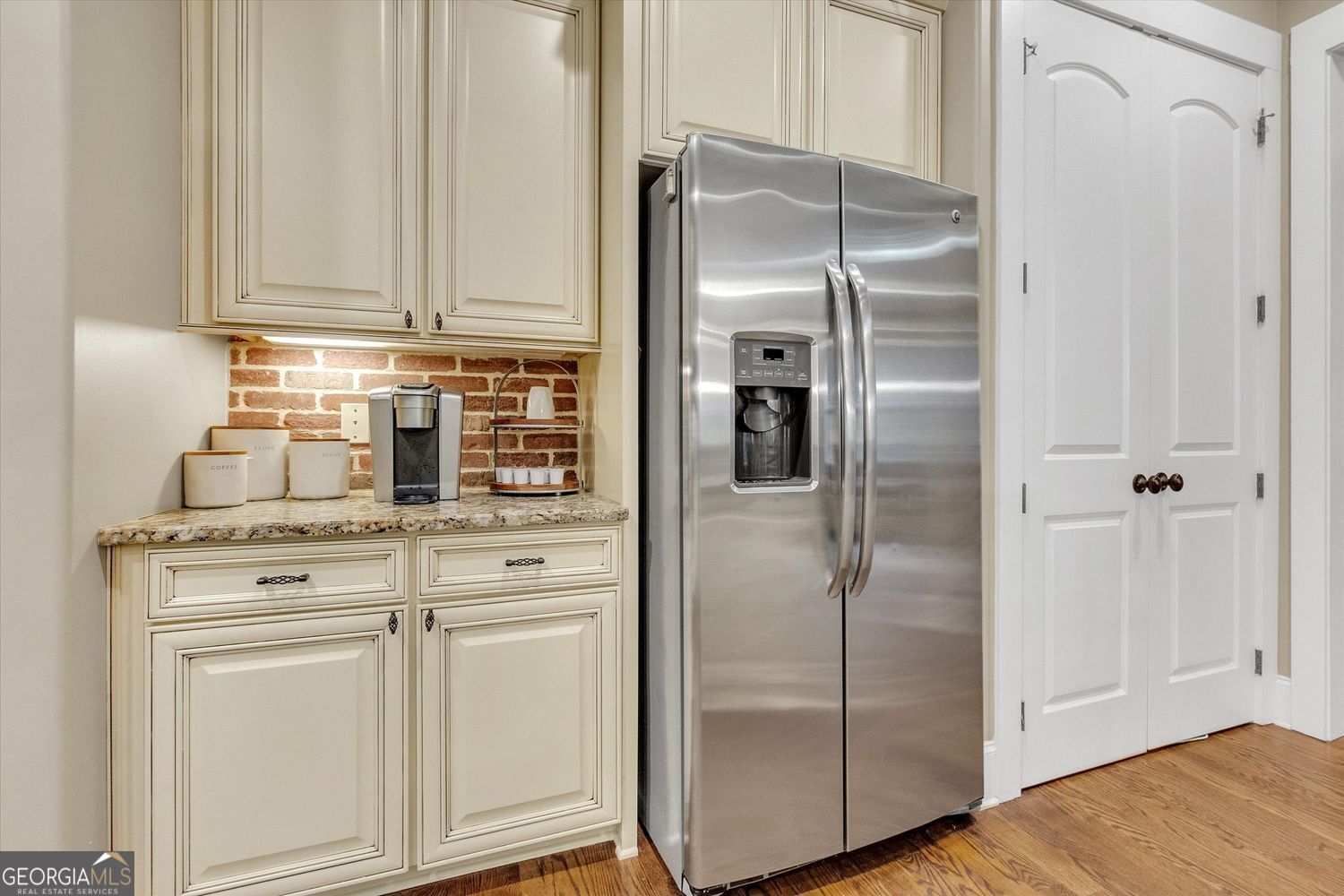 LENORE PLACE - Residential