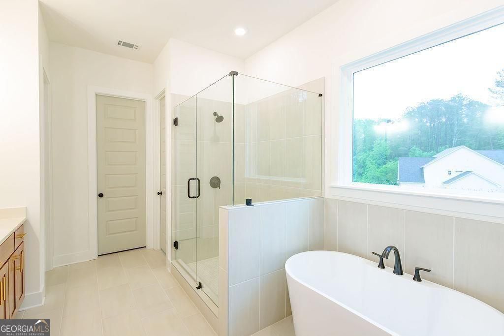 Gainesville, Georgia 30506, United States, 4 Bedrooms Bedrooms, ,4 BathroomsBathrooms,Residential,Active,222148