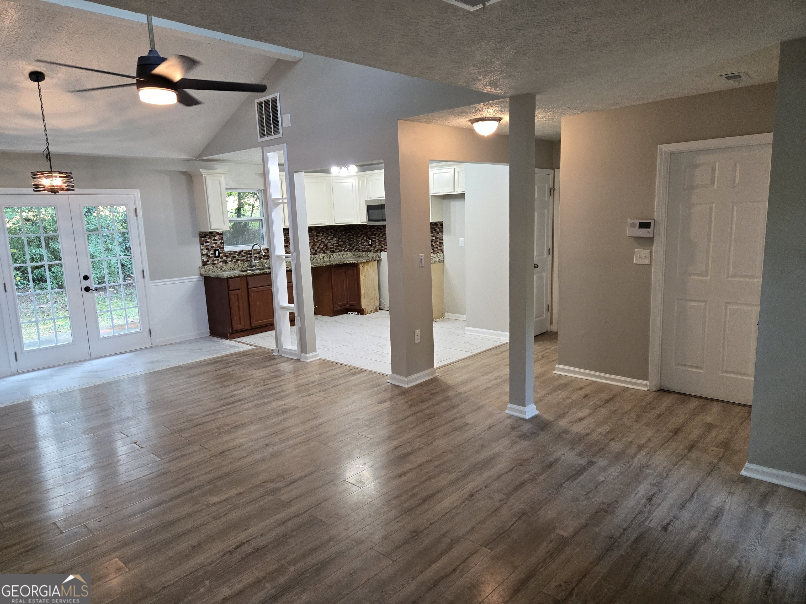 1101 Walnut Creek LN