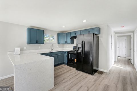 Photo of 219 Lake Circle, Newnan, GA 30263 (MLS # 10656974)