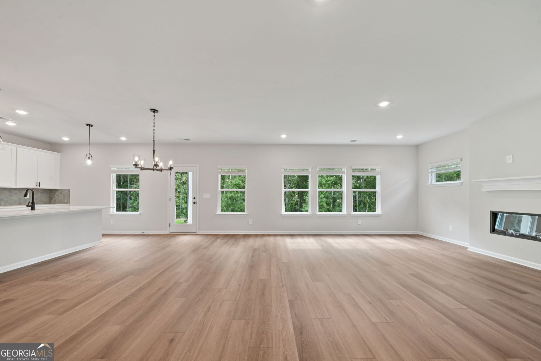 2889 SWEET RED CIRCLE CIR