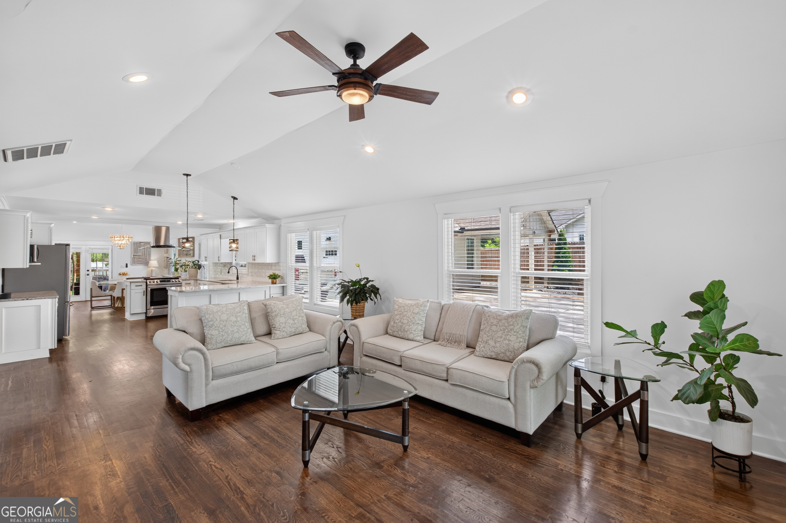 8 S Eugenia PL NW