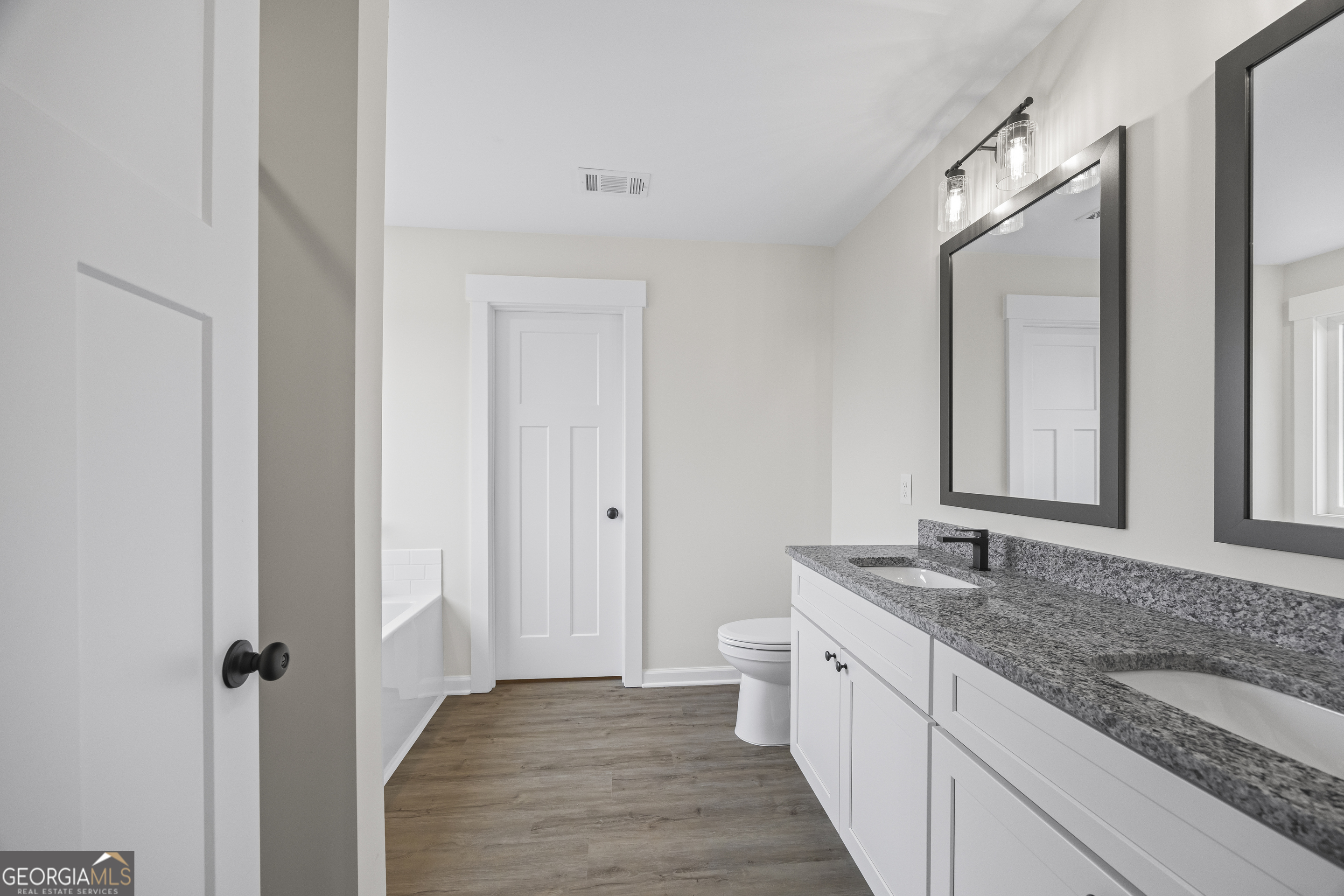 Toccoa, Georgia 30577, United States, 4 Bedrooms Bedrooms, ,2 BathroomsBathrooms,Residential,Active,16479