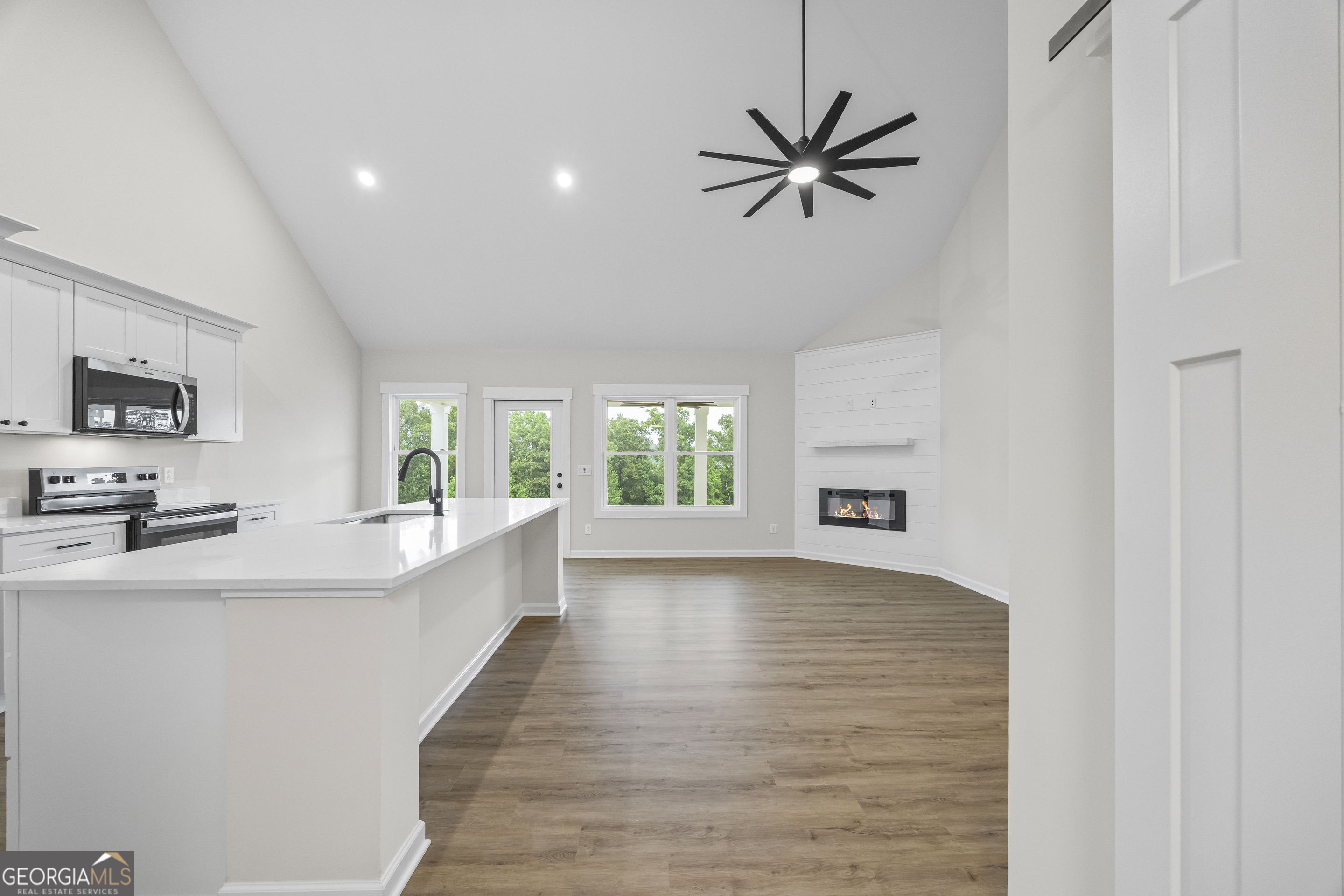 Toccoa, Georgia 30577, United States, 4 Bedrooms Bedrooms, ,2 BathroomsBathrooms,Residential,Active,16479