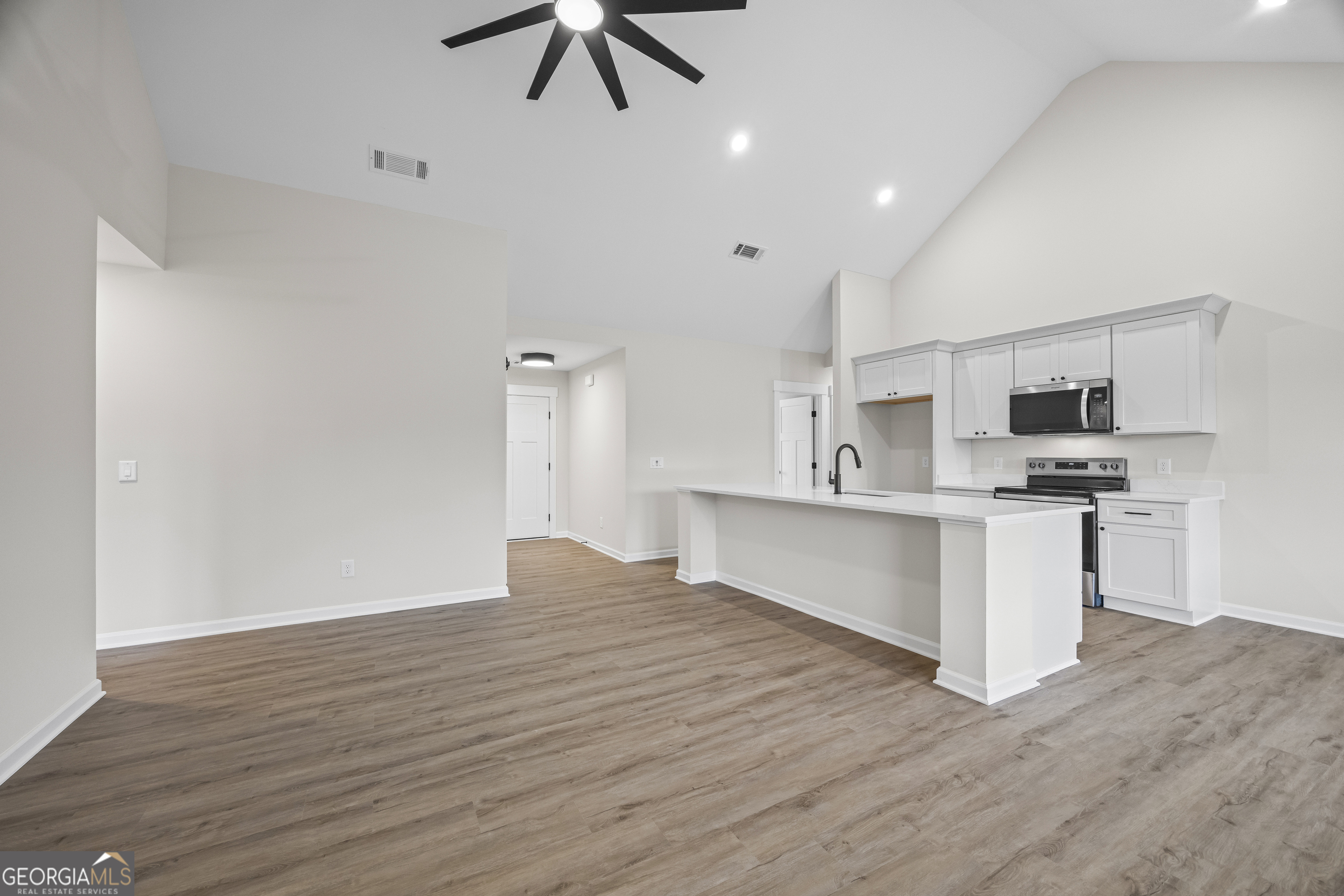 Toccoa, Georgia 30577, United States, 4 Bedrooms Bedrooms, ,2 BathroomsBathrooms,Residential,Active,16479