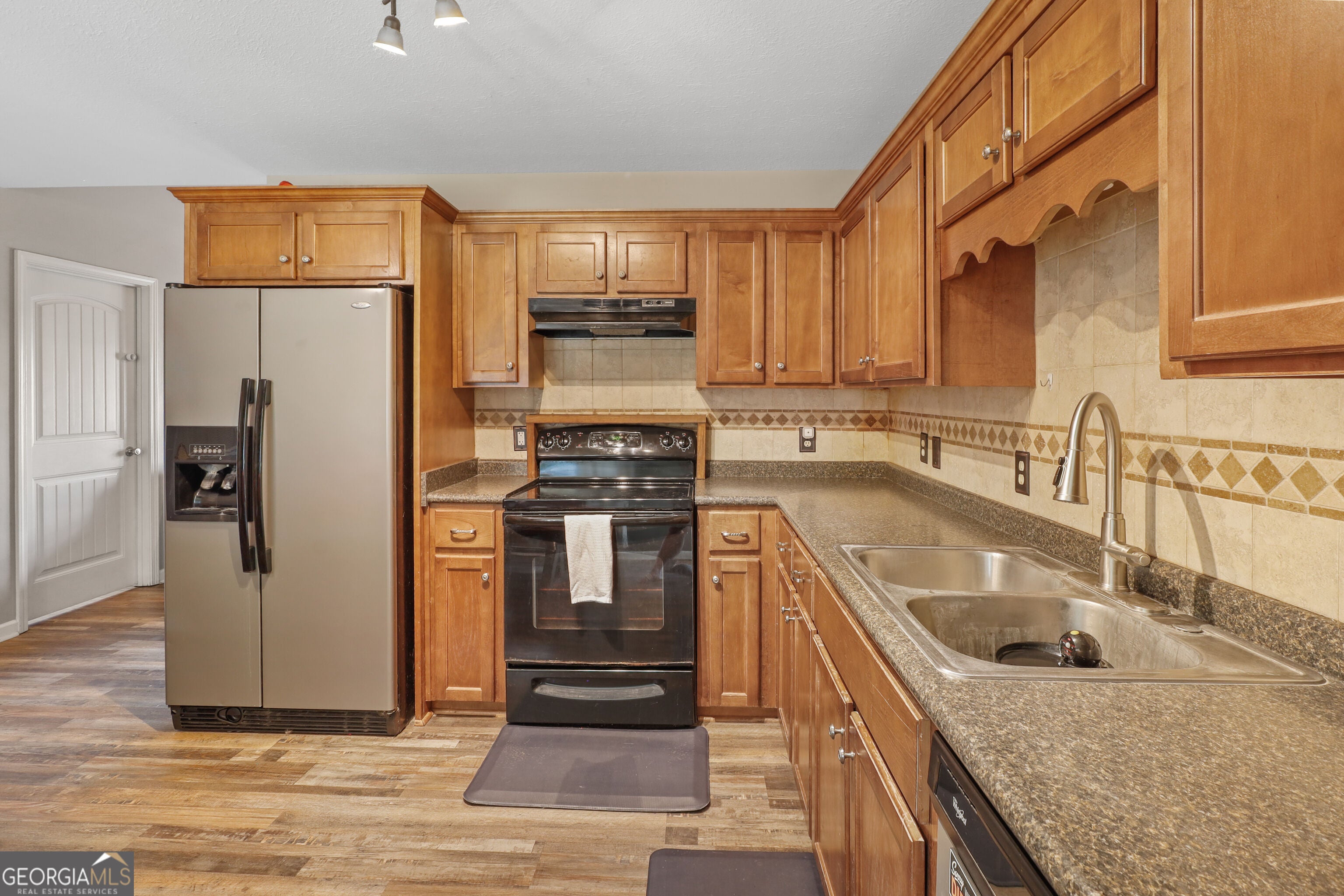 104 Sandalwood CIR