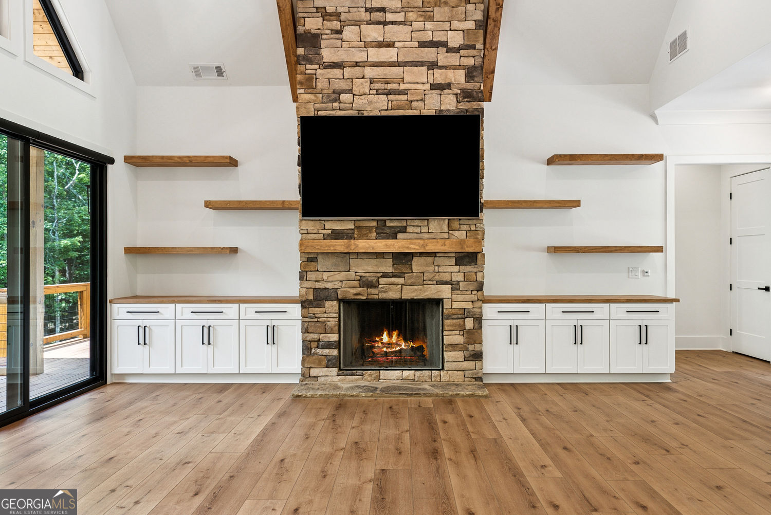 Talking Rock, Georgia 30175, United States, 4 Bedrooms Bedrooms, ,5 BathroomsBathrooms,Residential,Active,160434