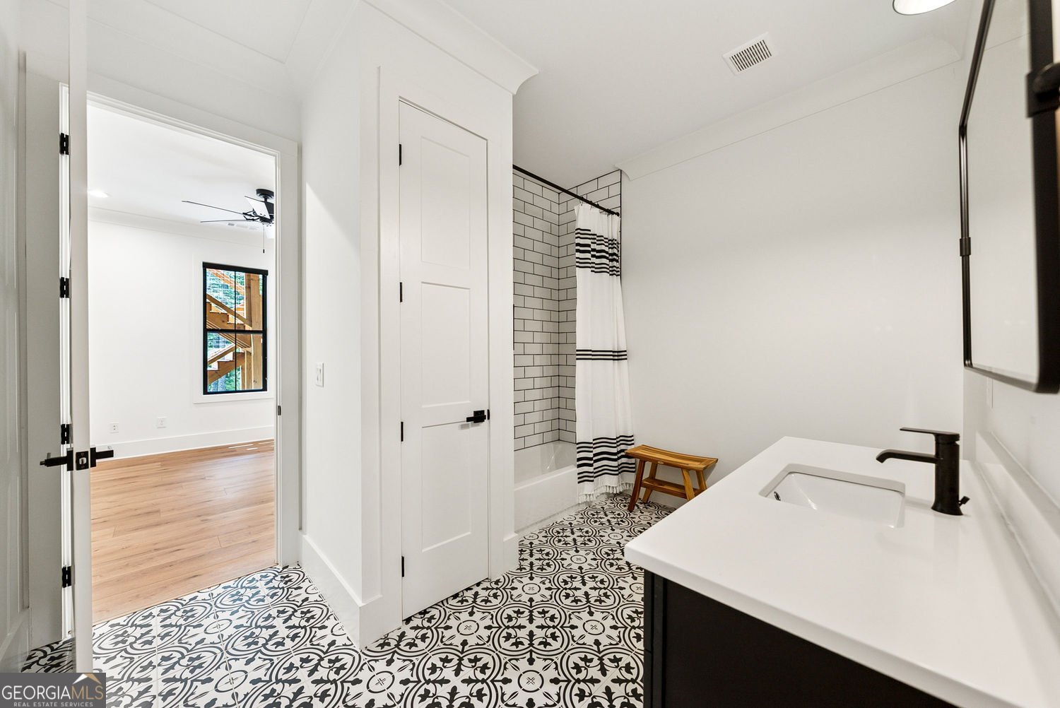 Talking Rock, Georgia 30175, United States, 4 Bedrooms Bedrooms, ,5 BathroomsBathrooms,Residential,Active,160434