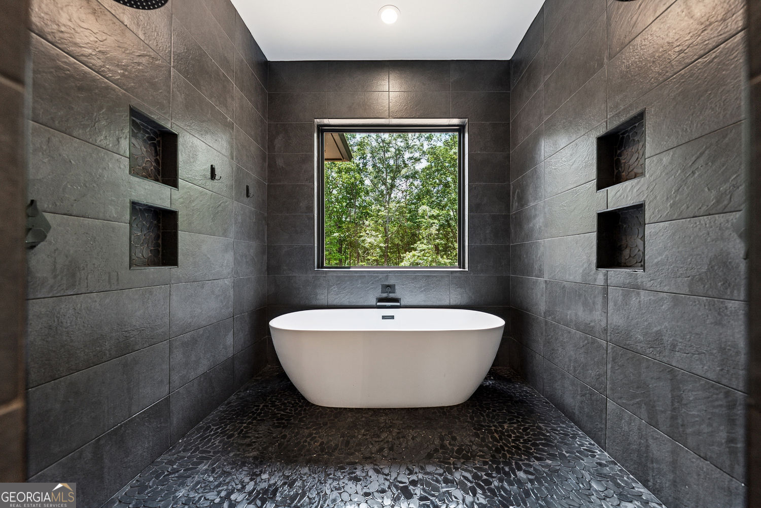 Talking Rock, Georgia 30175, United States, 4 Bedrooms Bedrooms, ,5 BathroomsBathrooms,Residential,Active,160434