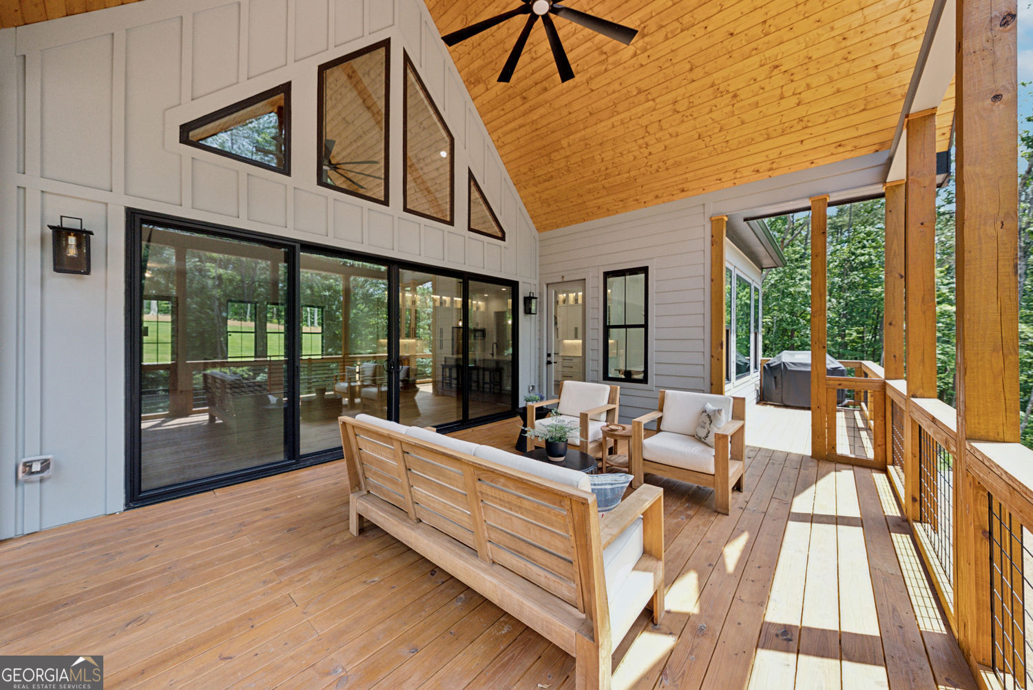 Talking Rock, Georgia 30175, United States, 4 Bedrooms Bedrooms, ,5 BathroomsBathrooms,Residential,Active,160434