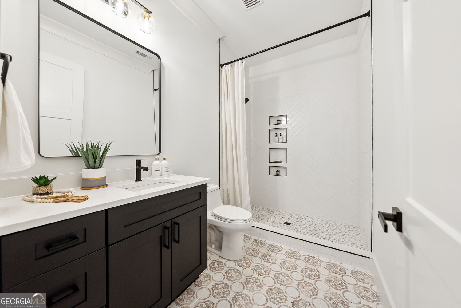 Talking Rock, Georgia 30175, United States, 4 Bedrooms Bedrooms, ,5 BathroomsBathrooms,Residential,Active,160434