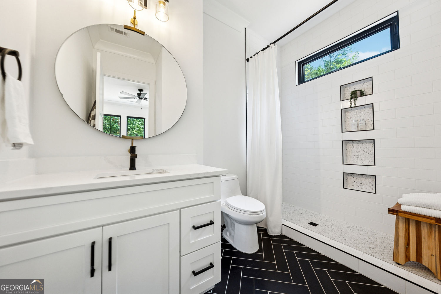 Talking Rock, Georgia 30175, United States, 4 Bedrooms Bedrooms, ,5 BathroomsBathrooms,Residential,Active,160434