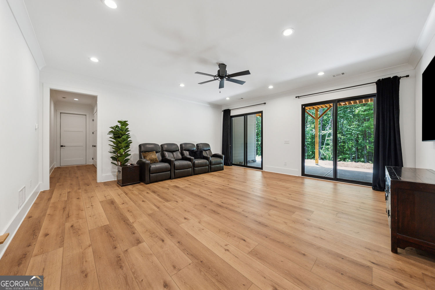 Talking Rock, Georgia 30175, United States, 4 Bedrooms Bedrooms, ,5 BathroomsBathrooms,Residential,Active,160434