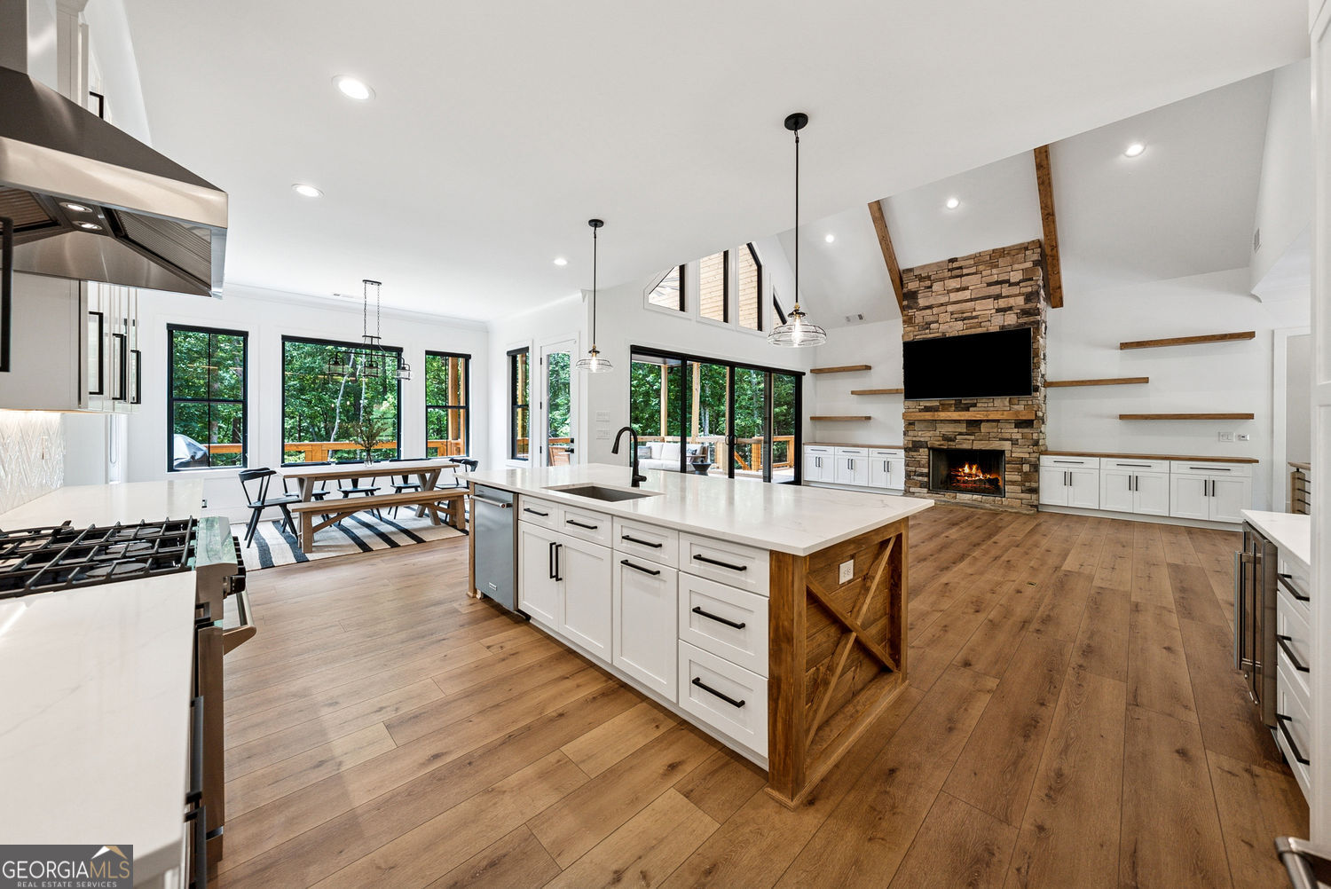 Talking Rock, Georgia 30175, United States, 4 Bedrooms Bedrooms, ,5 BathroomsBathrooms,Residential,Active,160434