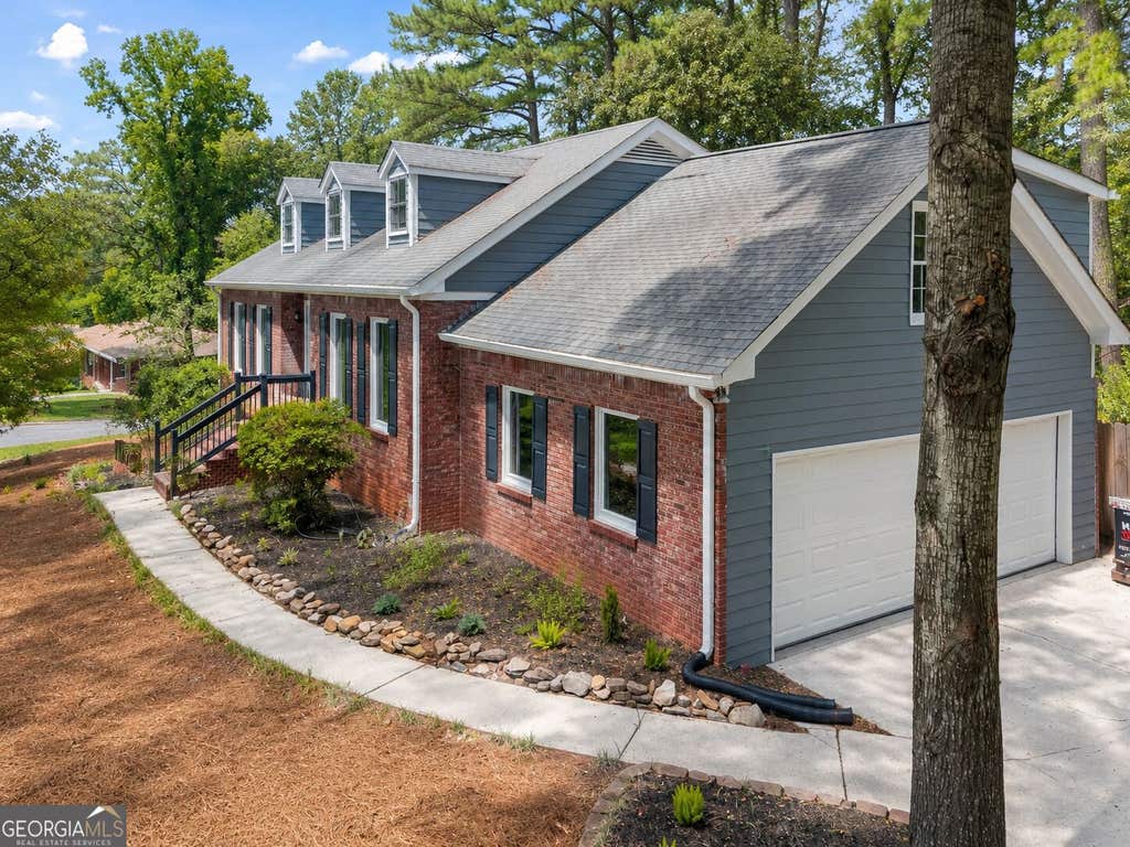 Photo of 4521 S Roberts Drive, Buford, GA 30518 (MLS # 10825832)