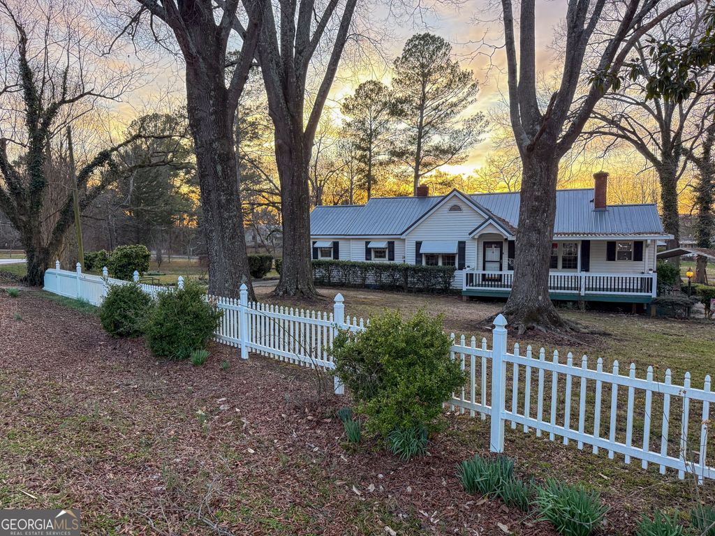 Photo of 231 Mountain View Road, Trion, GA 30753 (MLS # 10696454)