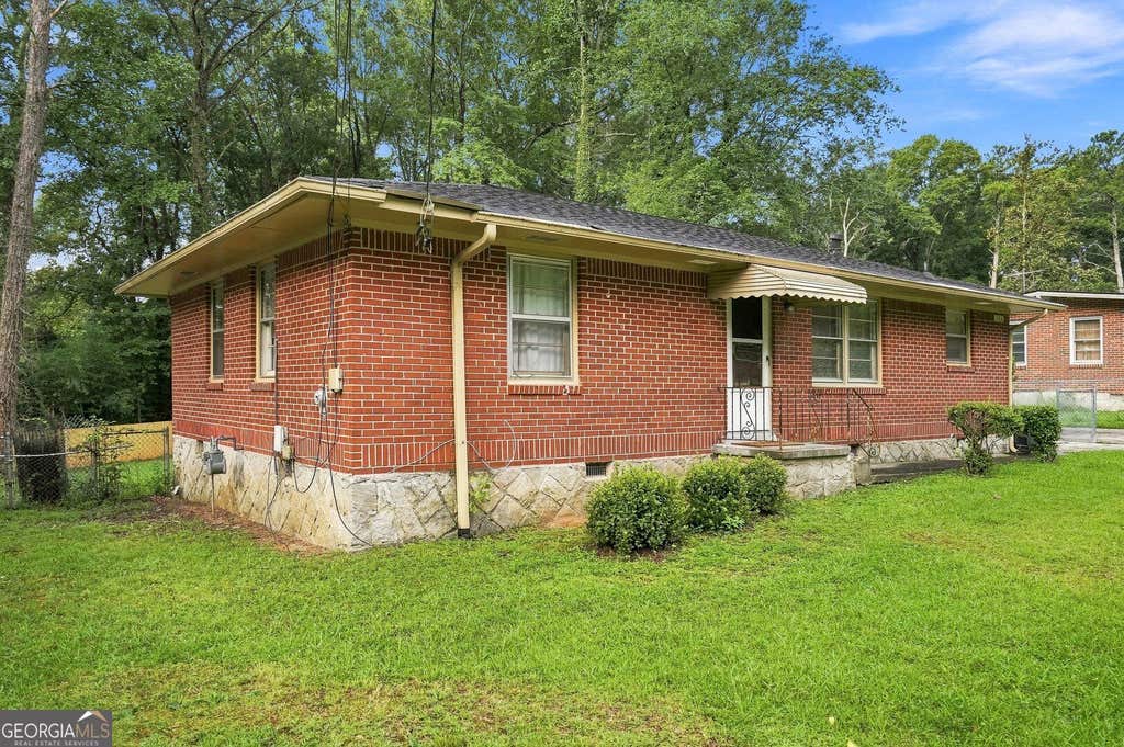 Photo of 126 E Mimosa Drive, Jonesboro, GA 30236 (MLS # 10829093)