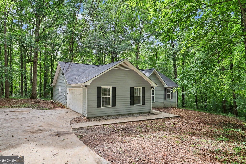 Photo of 160 Vineyards Drive, Newnan, GA 30265 (MLS # 10791686)