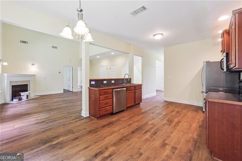 3235 Avondale PKWY
