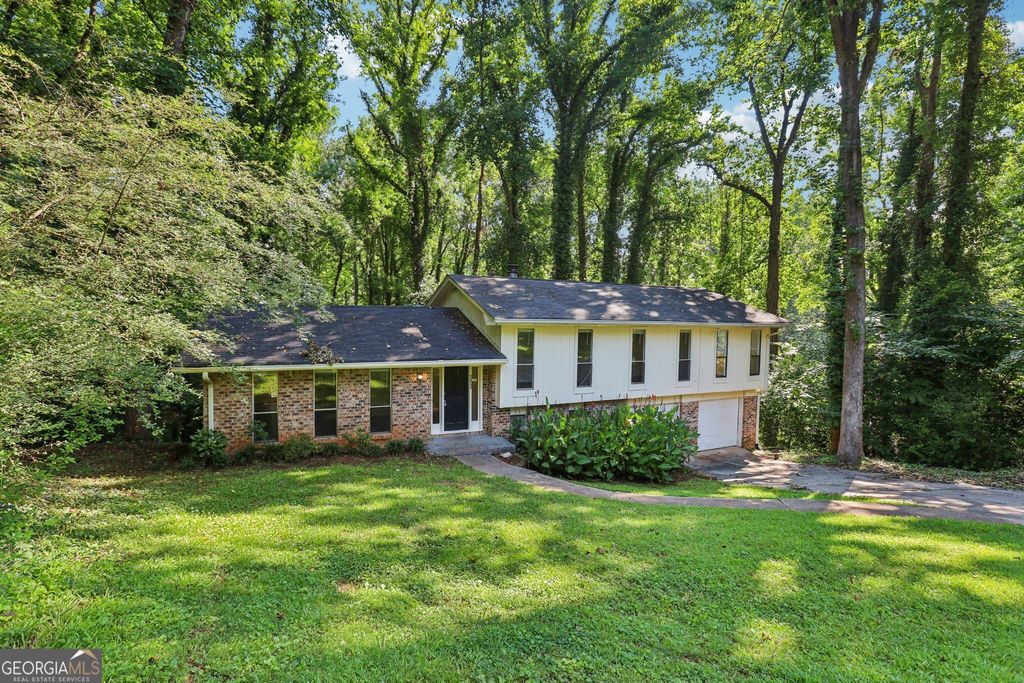 Photo of 5802 Simone Drive, Stone Mountain, GA 30087 (MLS # 10716112)
