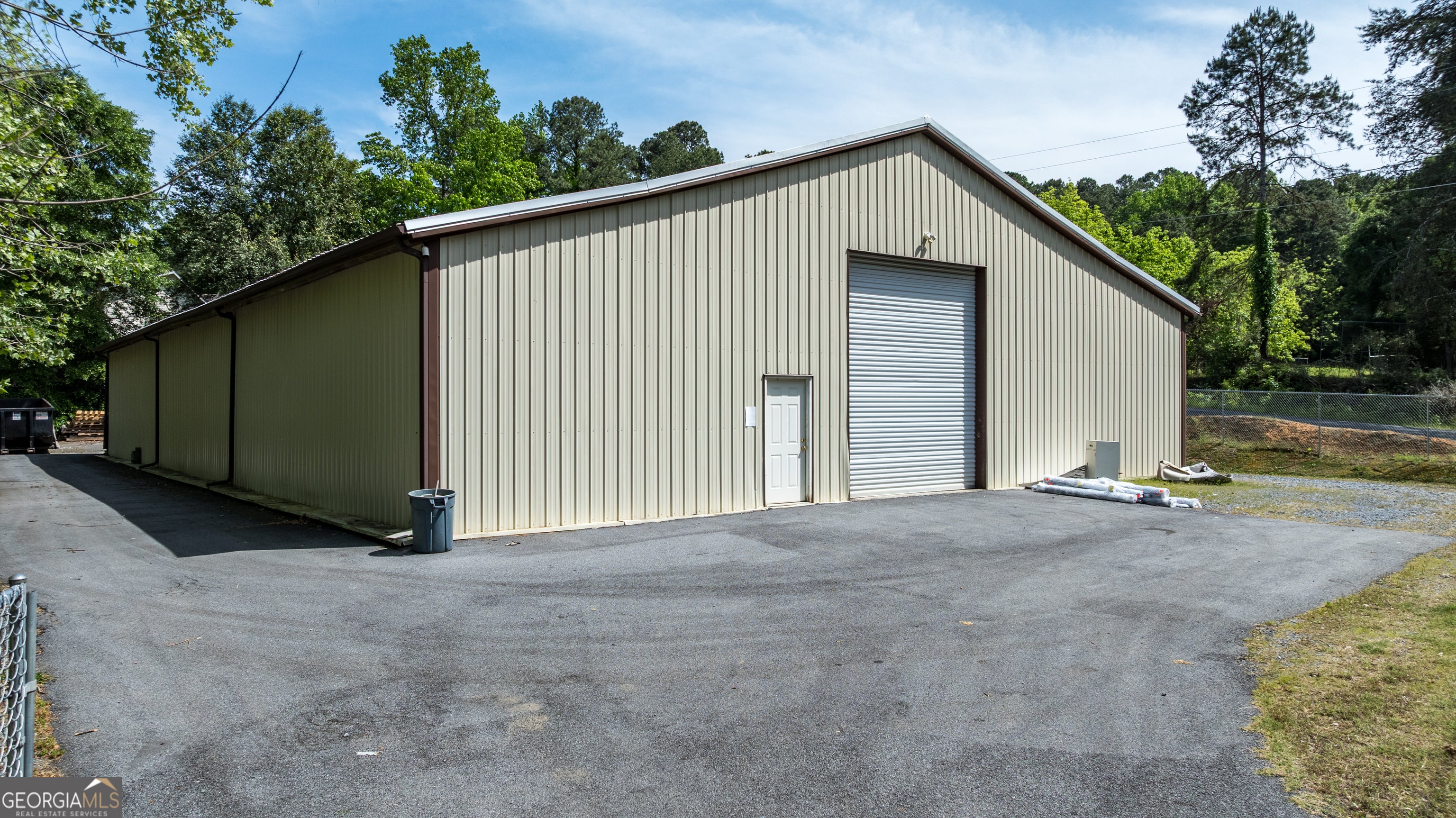 1 Albion DR