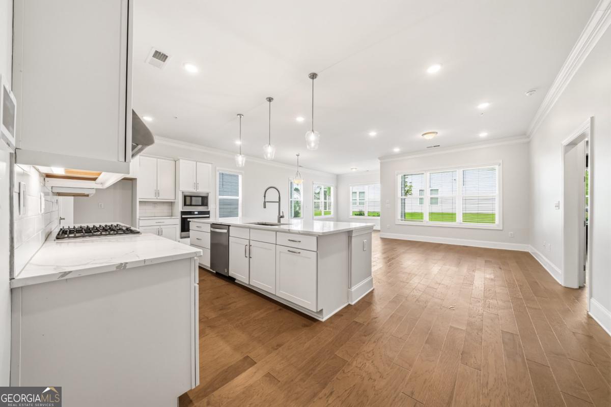 261 Vinca CIR NW