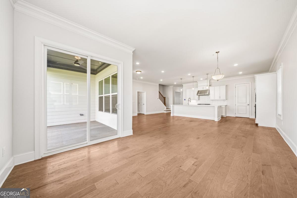 261 Vinca CIR NW