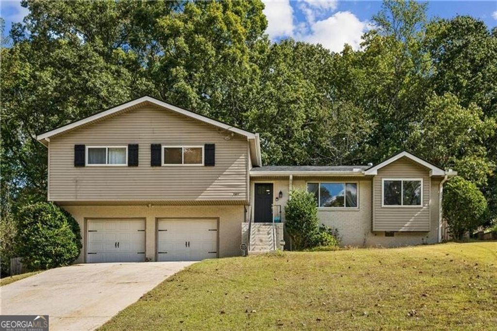 Photo of 2407 Crestdale Circle SE, Atlanta, GA 30316 (MLS # 10625139)